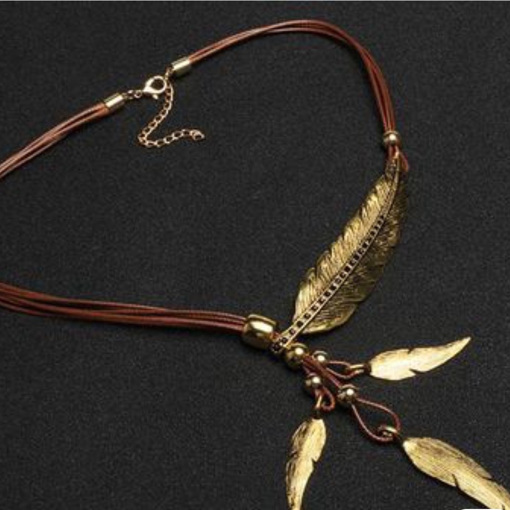 🖤NWT•••  Boho Feather Necklace - Picture 2 of 3
